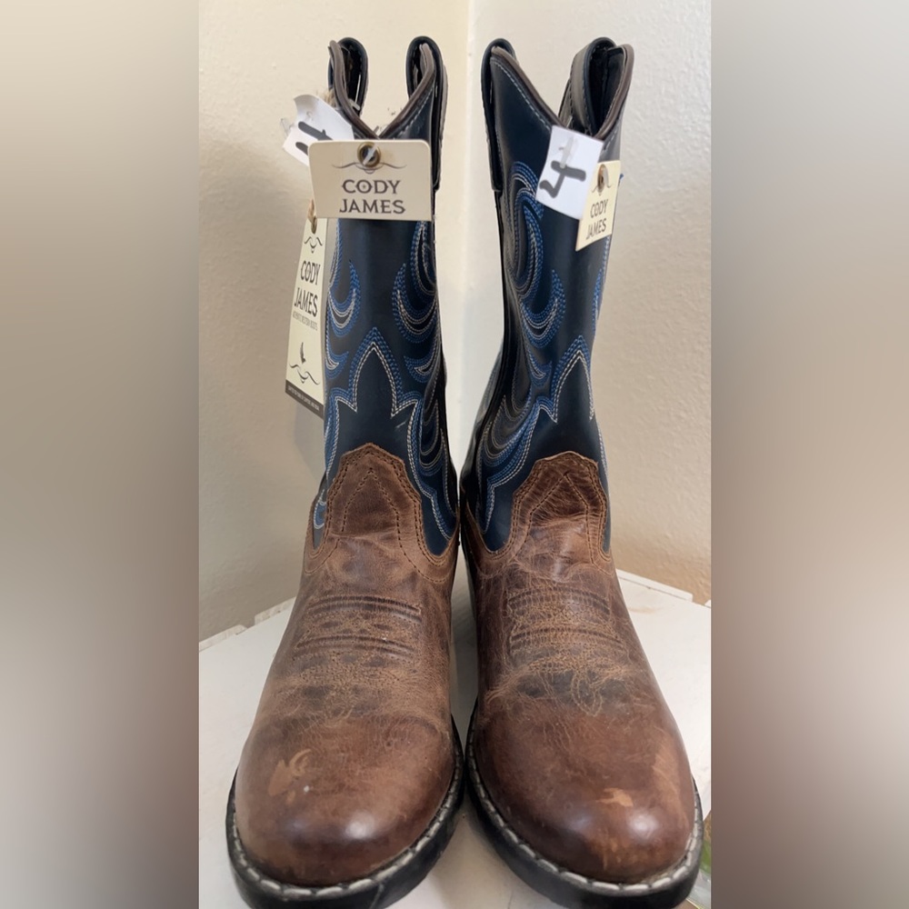 Cody James Boy’s Two-tone embroidered western boots -round toe